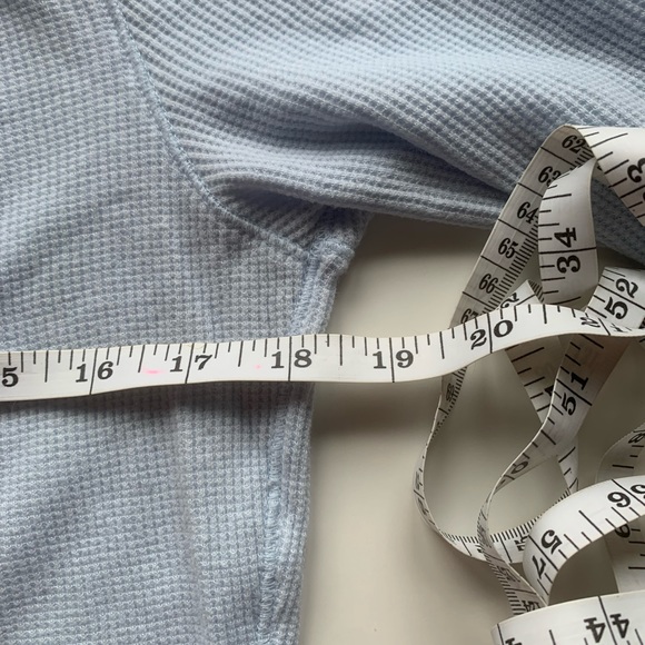 2/20$ 🛍 Gap thermal long sleeve Large - Picture 4 of 6